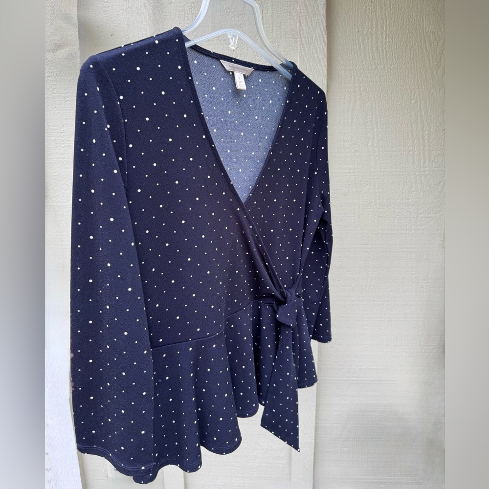 BANANA REPUBLIC PEPLUM DOT TOP VNECK 3/4 BRACELET SLEEVES FAUX WRAP NAVY S 62635